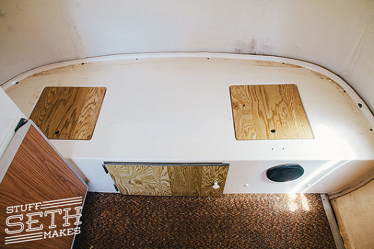 vintage-scamp-travel-trailer-bench-seat-bunks-bunk-storage